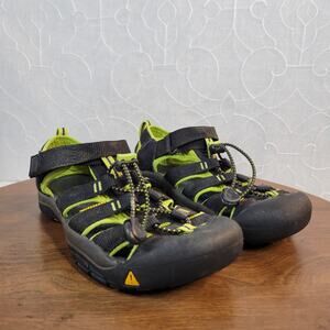 Keen Newport H2 Kids Sandals 4 Black Green Close Toe Athletic Hiking Youth